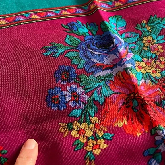 Liz Claiborne Vintage Scarf, 100% Wool, made in Japan - Picture 5 of 11